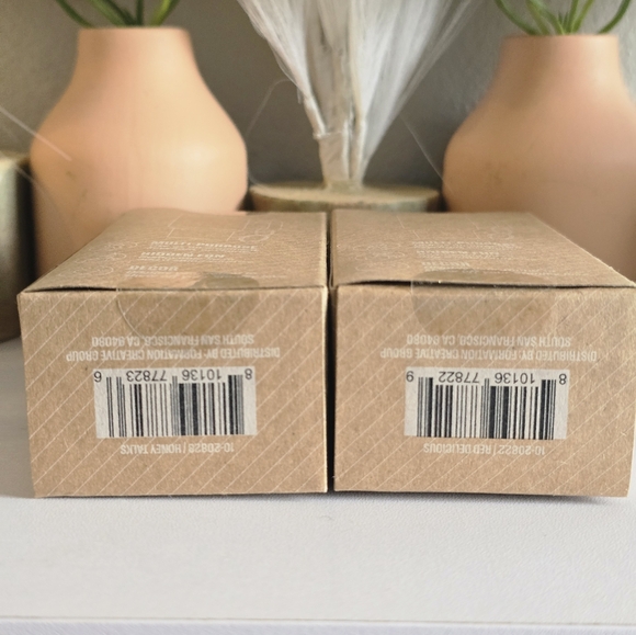 2 Stanley Ornament Keychains - Picture 4 of 4